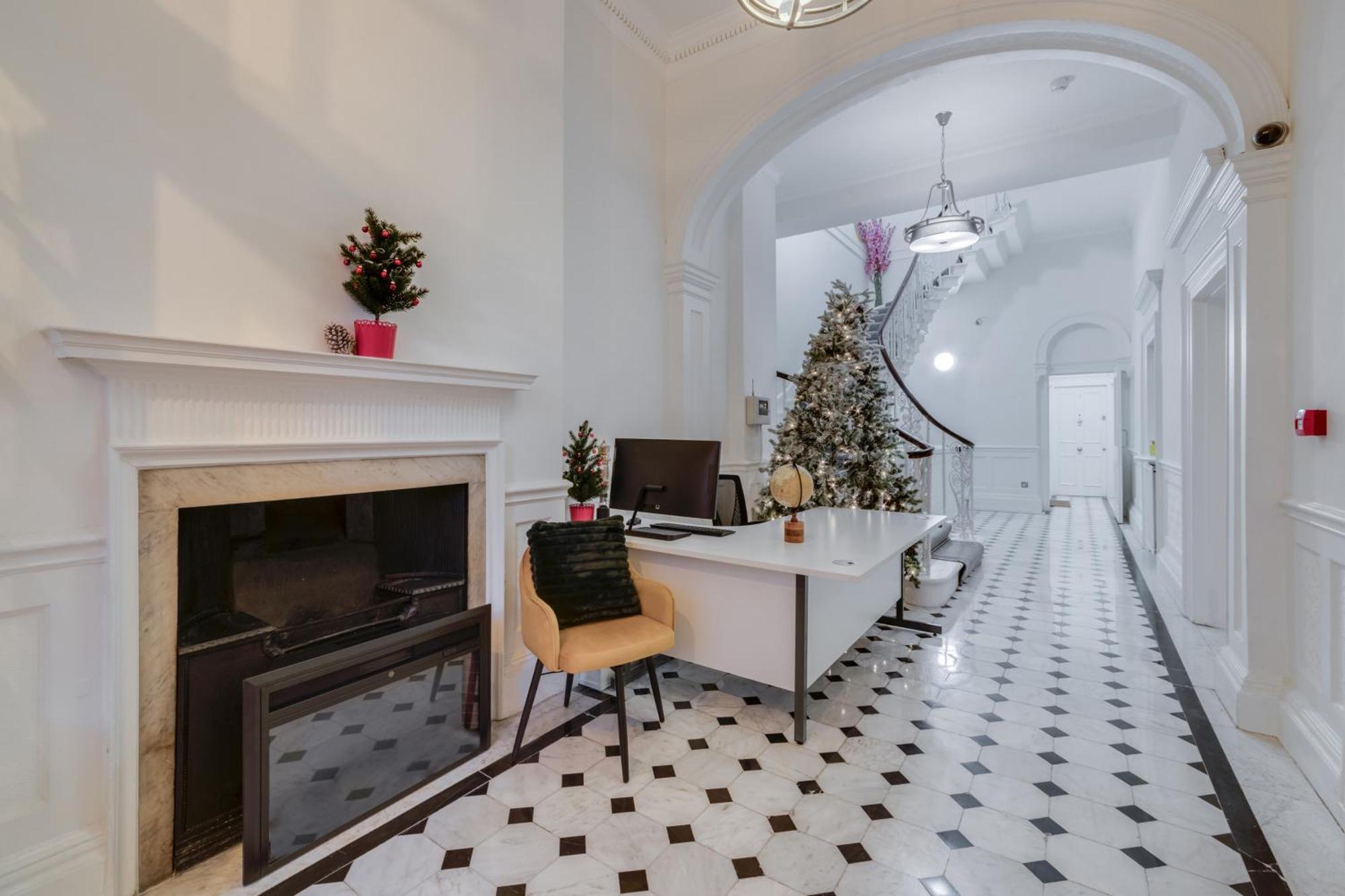 Luxury London 3 Bedroom Duplex With Pool Table - 4Hs Buitenkant foto